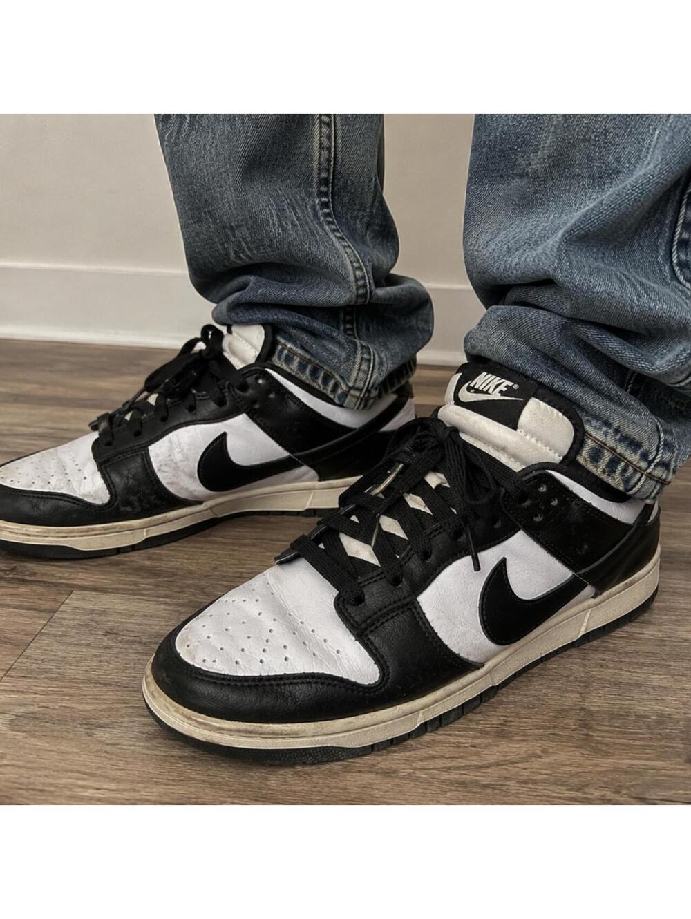 Nike Men's Black and Navy Trainer